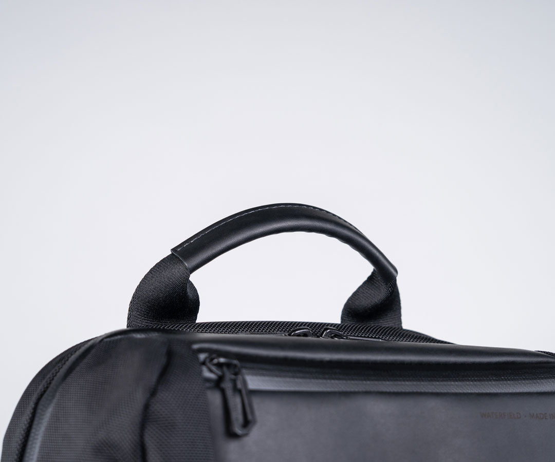 Comfortable full grain leather handle