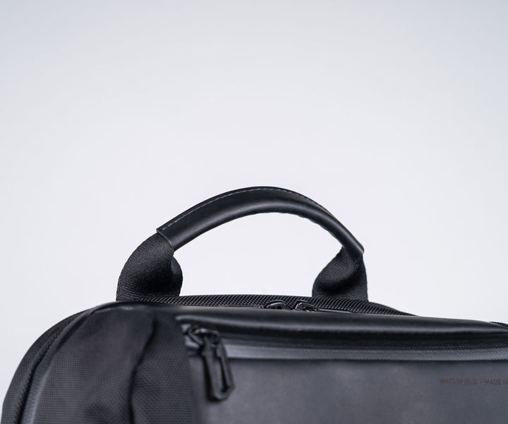 Comfortable full grain leather handle