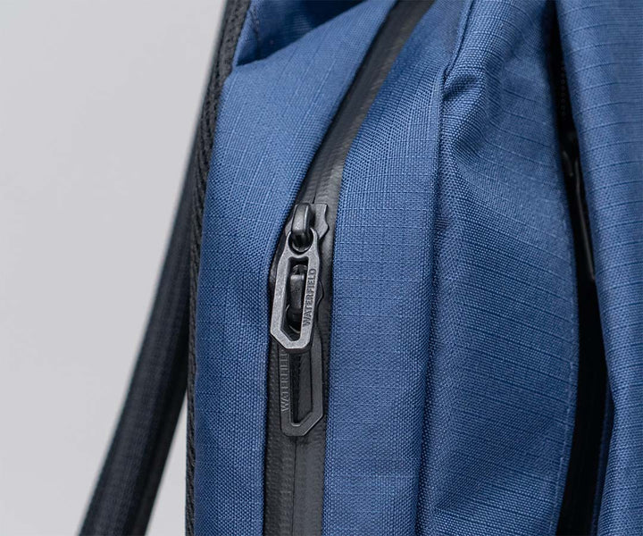 Double-pulls water-resistant YKK zipper