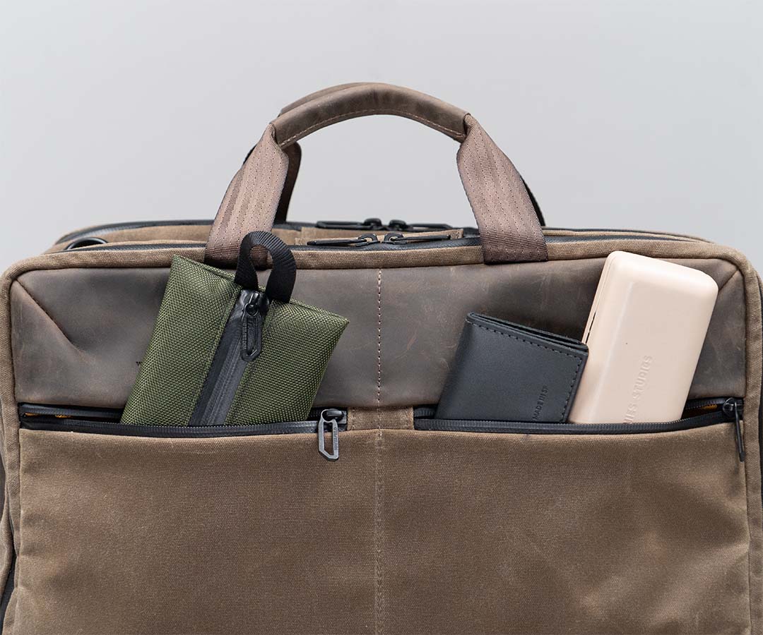 Dual front zippered pockets
