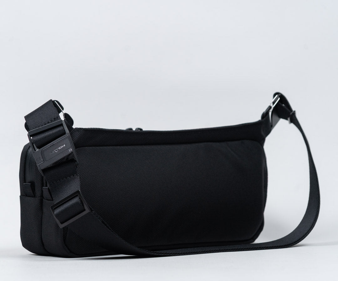 1.5-inch wide adjustable shoulder strap