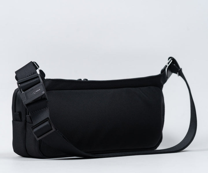 1.5-inch wide adjustable shoulder strap