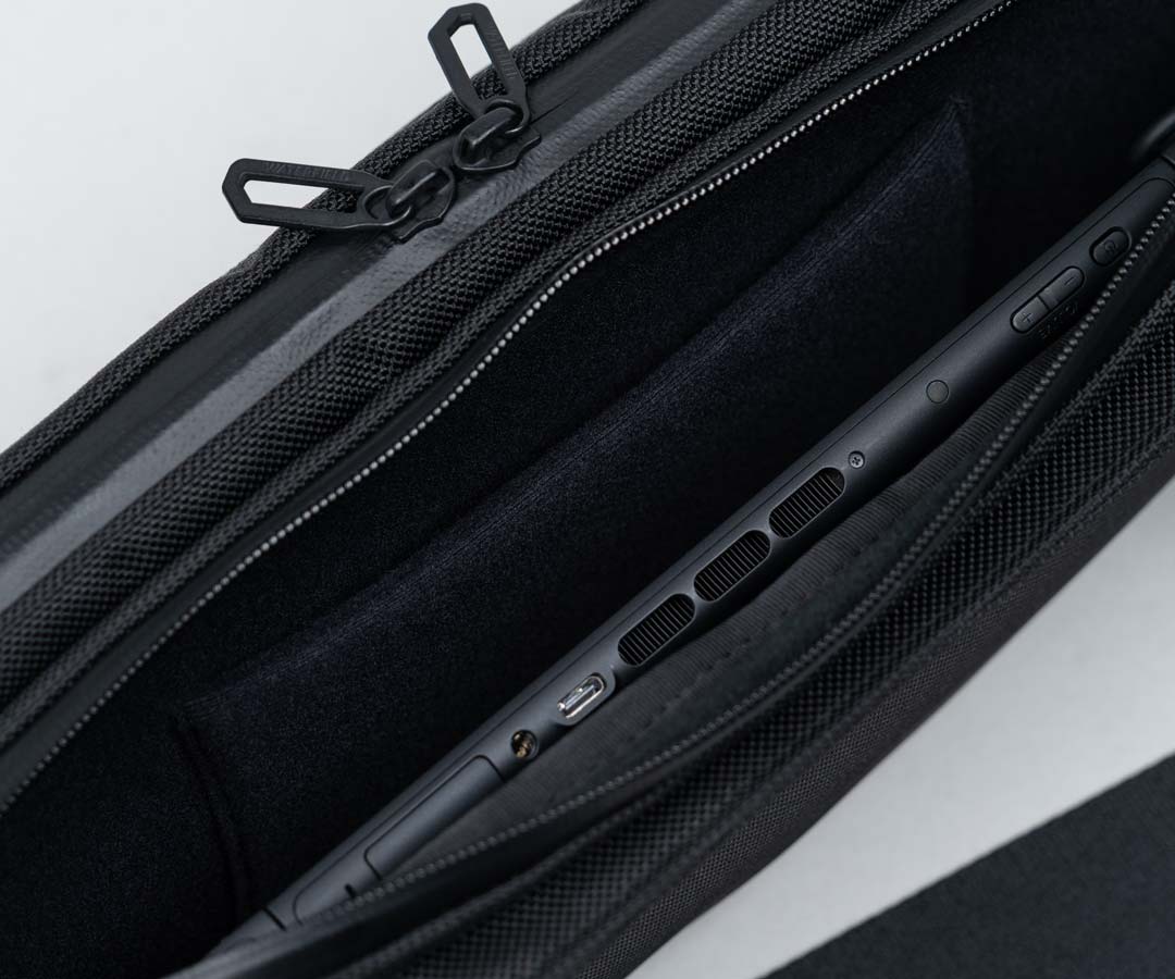 Plush lining; integrated pockets