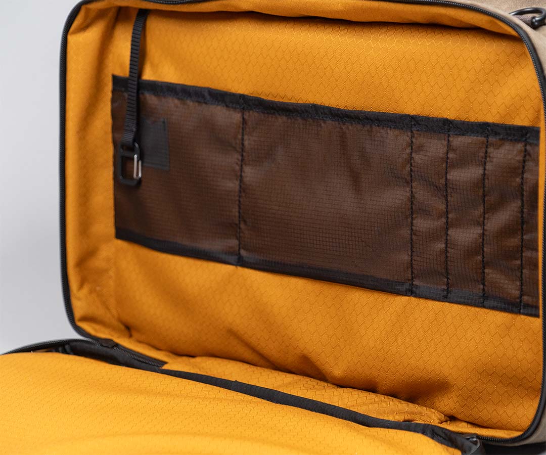 Transparent Monolite™ mesh pockets 