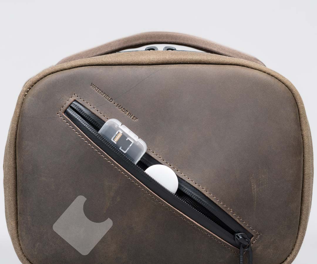 Hidden AirTag slot in top pocket